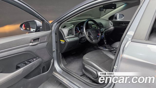 Hyundai AVANTE 2016 — photo 10