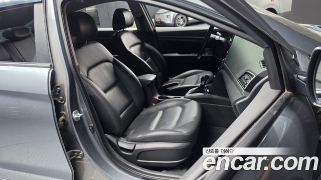 Hyundai AVANTE 2016 — photo 11