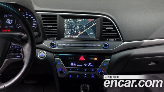 Hyundai AVANTE 2016 — photo 15