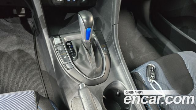 Hyundai Veloster 2018 — photo 12