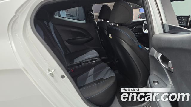 Hyundai Veloster 2018 — photo 17