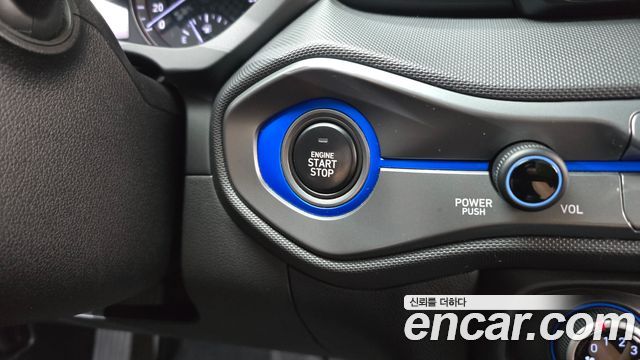 Hyundai Veloster 2018 — photo 24