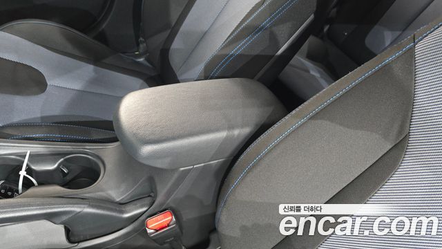Hyundai Veloster 2018 — photo 27