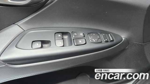 Hyundai Veloster 2018 — photo 28