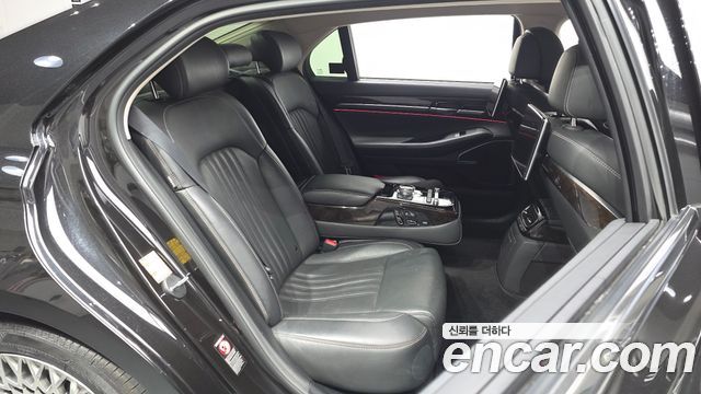 Genesis G90 2019 — photo 17