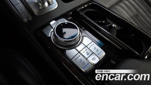 Genesis G90 2019 — photo 24