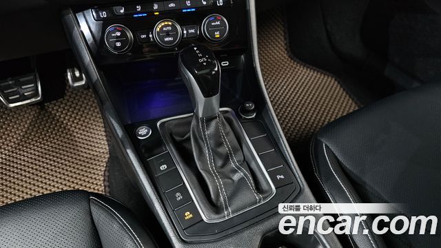 Volkswagen Jetta 2023 — photo 12