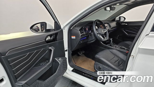 Volkswagen Jetta 2023 — photo 13