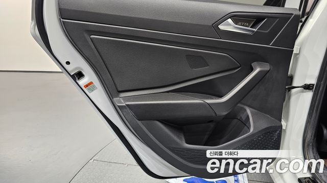 Volkswagen Jetta 2023 — photo 15