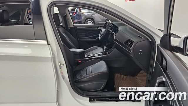 Volkswagen Jetta 2023 — photo 16