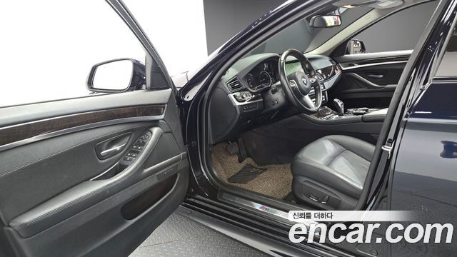 BMW 5-Series 2016 — photo 10