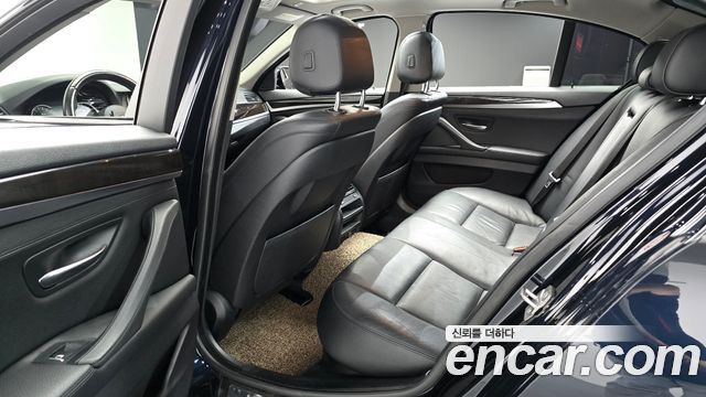 BMW 5-Series 2016 — photo 11
