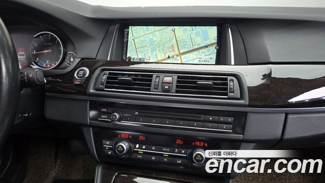 BMW 5-Series 2016 — photo 13