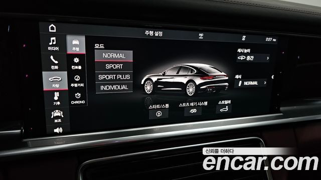 Porsche Panamera 2018 — photo 22