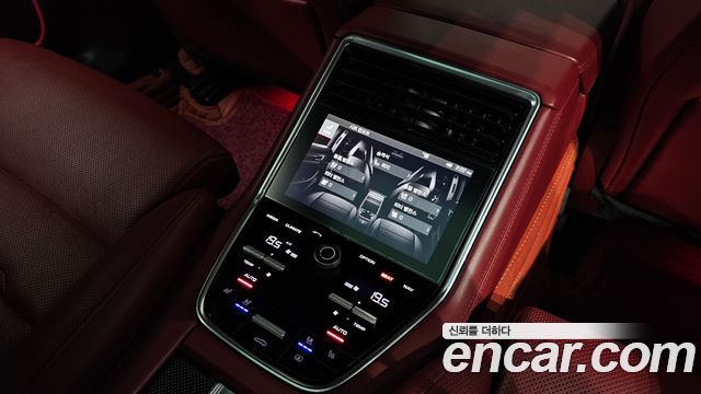 Porsche Panamera 2018 — photo 24