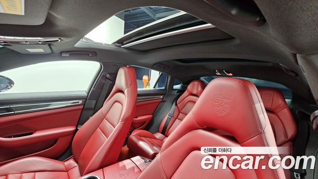 Porsche Panamera 2018 — photo 25