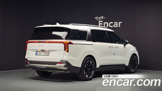 Kia Canival 2025 — photo 2