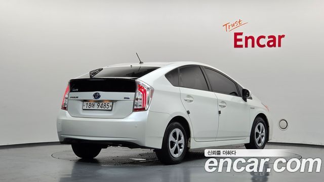 Toyota Prius 2013 — photo 2