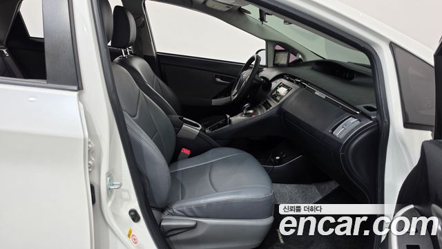 Toyota Prius 2013 — photo 11