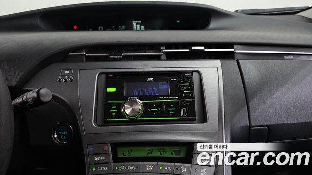 Toyota Prius 2013 — photo 16
