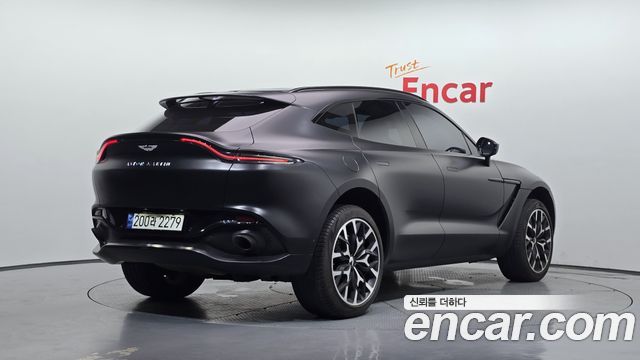 Aston Martin DBX 2021 — photo 2