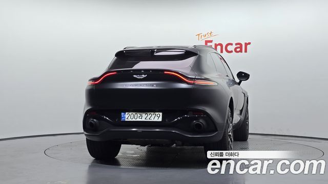Aston Martin DBX 2021 — photo 4
