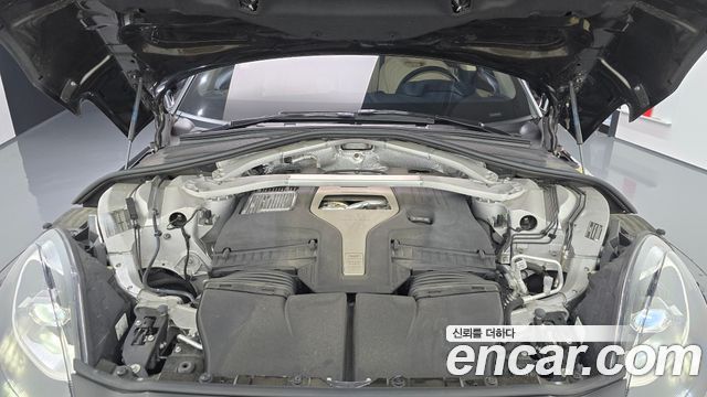 Aston Martin DBX 2021 — photo 6
