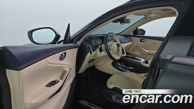 Aston Martin DBX 2021 — photo 10