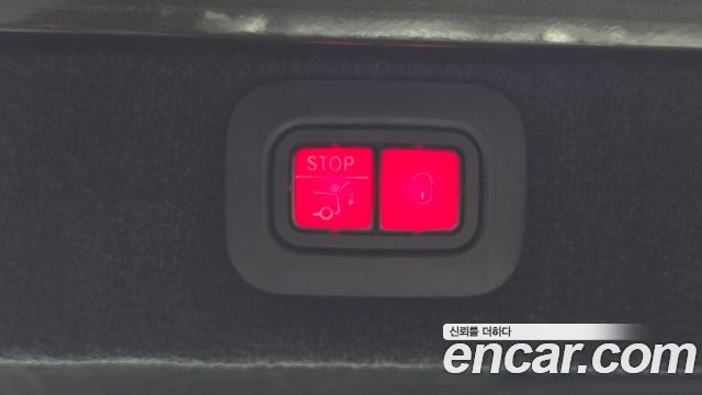 Aston Martin DBX 2021 — photo 17