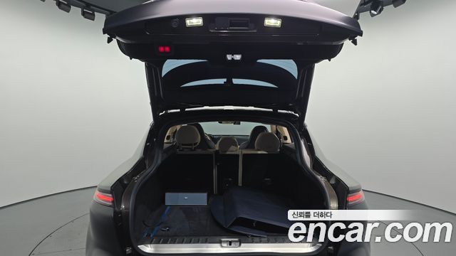 Aston Martin DBX 2021 — photo 18