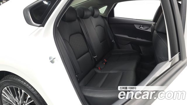 Kia K3 2022 — photo 16