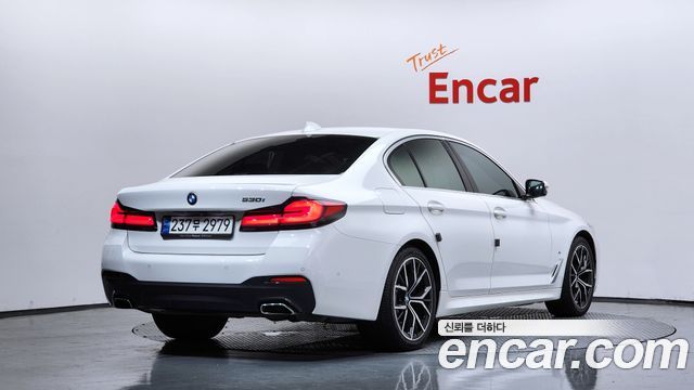 BMW 5-Series 2022 — photo 2
