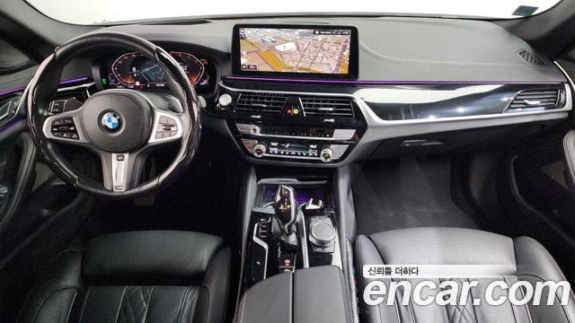BMW 5-Series 2022 — photo 10