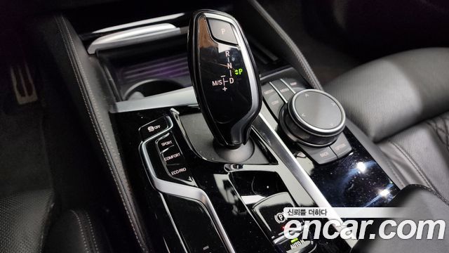 BMW 5-Series 2022 — photo 12