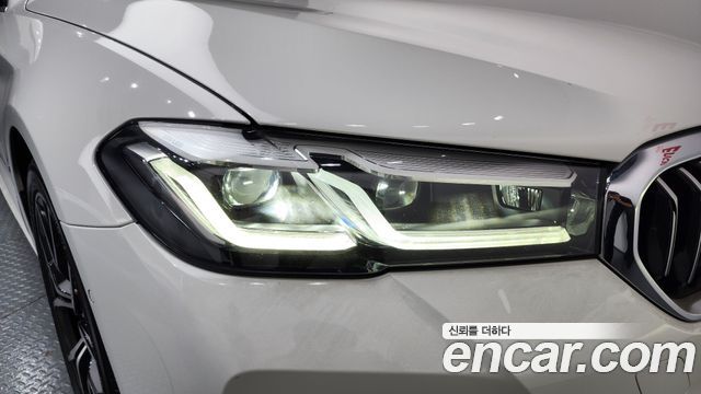 BMW 5-Series 2022 — photo 8
