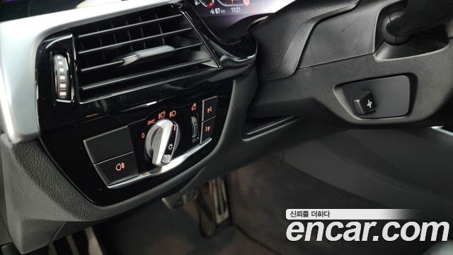 BMW 5-Series 2022 — photo 39