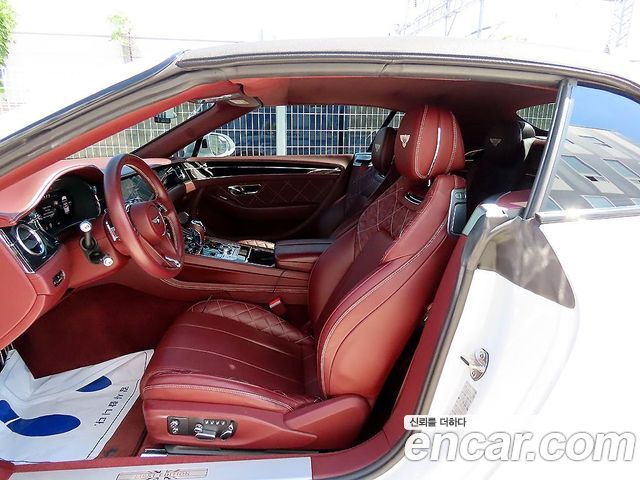 Bentley Continental 2019 — photo 9