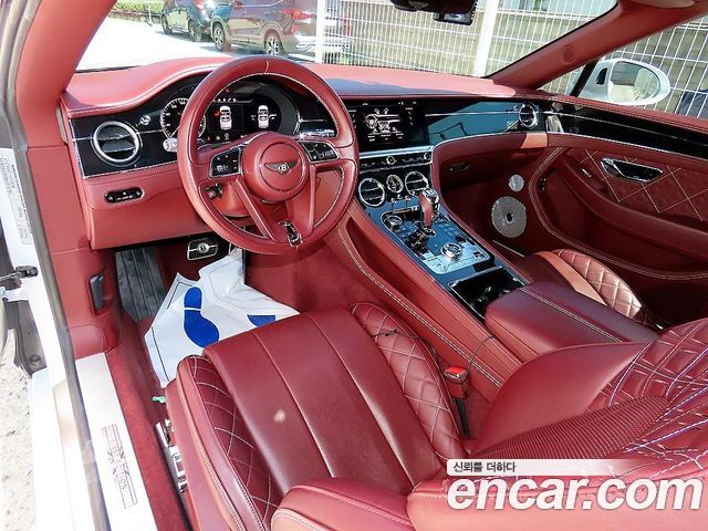 Bentley Continental 2019 — photo 11