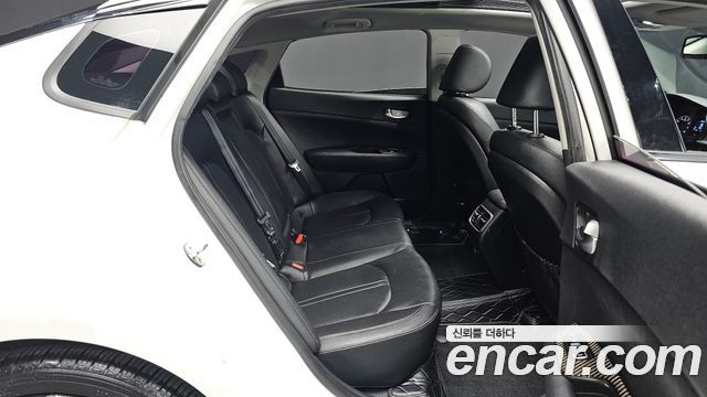 Kia K5 2019 — photo 17