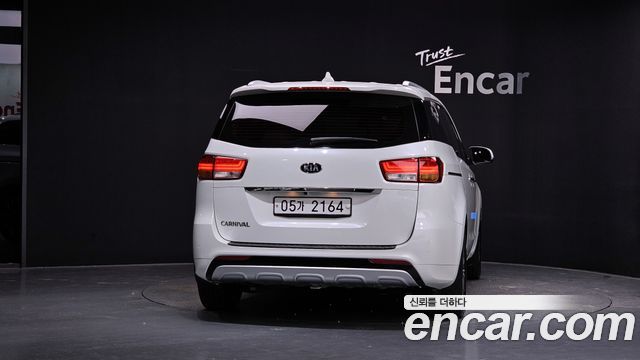Kia Canival 2015 — photo 4