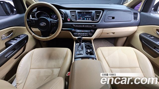 Kia Canival 2015 — photo 7