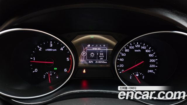 Kia Canival 2015 — photo 8
