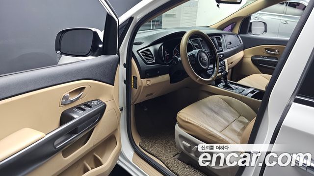Kia Canival 2015 — photo 10