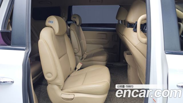 Kia Canival 2015 — photo 11