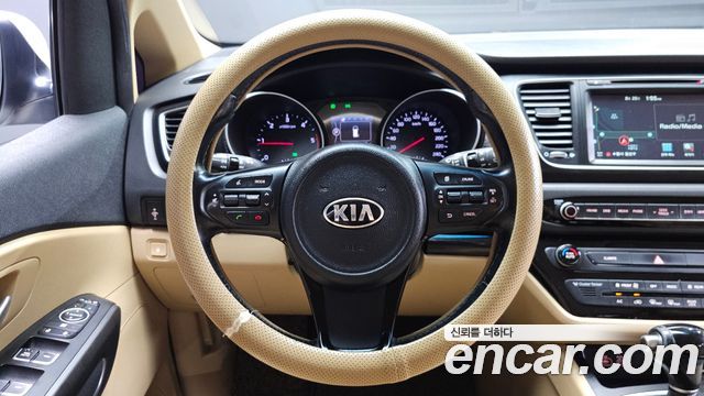 Kia Canival 2015 — photo 12