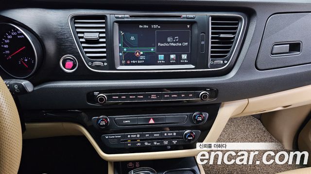 Kia Canival 2015 — photo 13