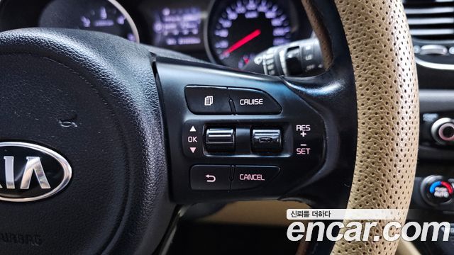 Kia Canival 2015 — photo 16