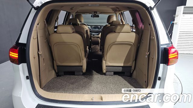 Kia Canival 2015 — photo 20
