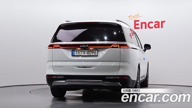 Kia Canival 2023 — photo 4