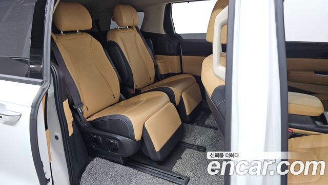 Kia Canival 2023 — photo 11